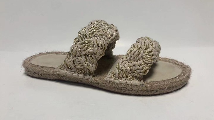 Woven straw shoes sandals on the sea manufacture